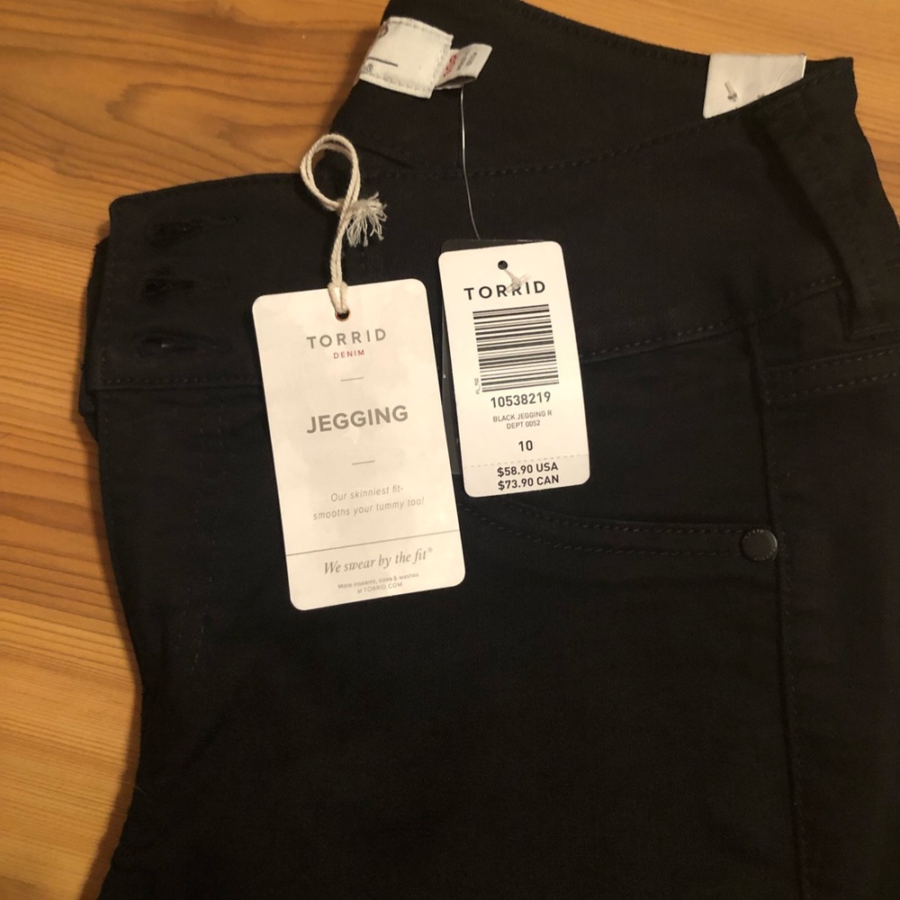 BNWT Torrid Black jeggings